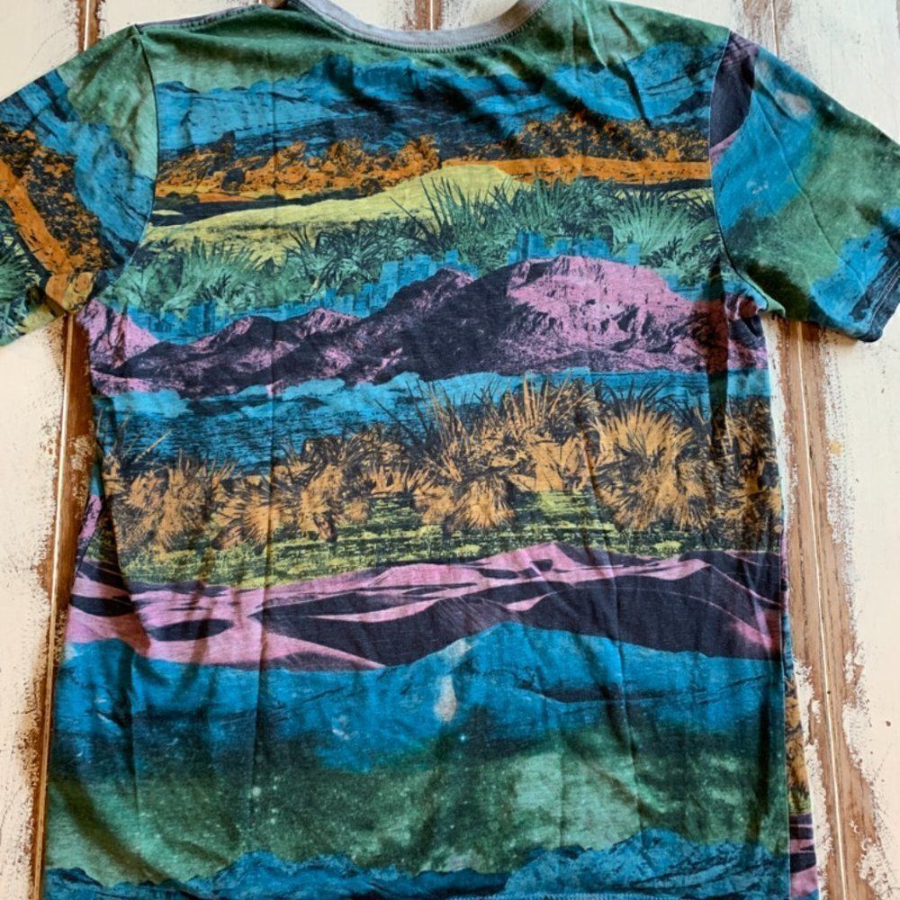 The Nike Tee Dri Fit Landscape Shirt - Picture 5 of 6